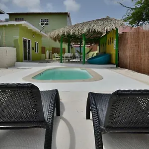 Ostello Pista Q And, Oranjestad